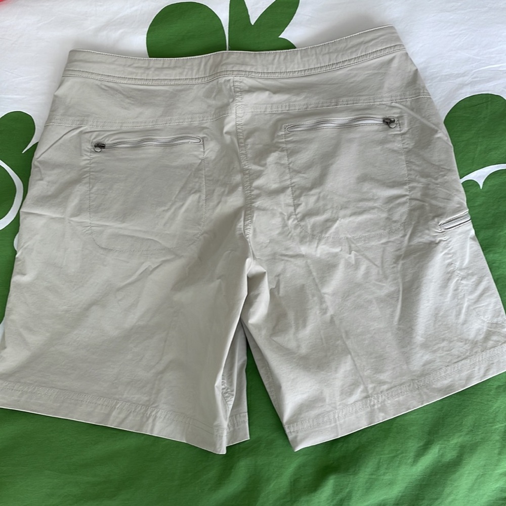 LL Bean khaki shorts - Picture 8 of 10